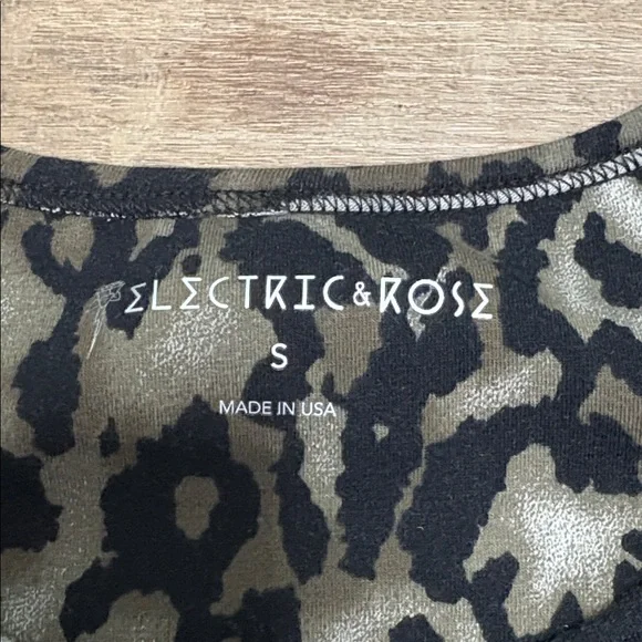 NWT Electric & Rose Kennedy Long Sleeve Crop Top Small Leopard - Picture 3 of 8